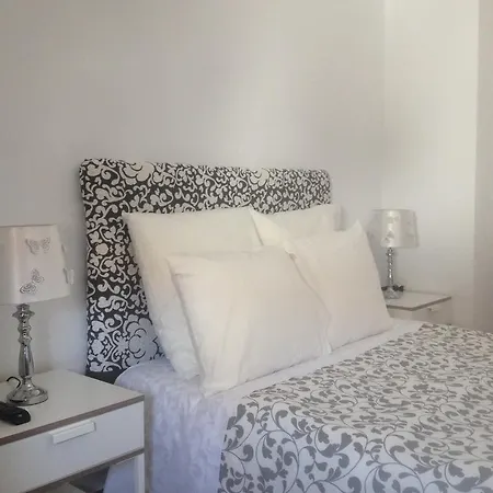 Hostal Montilla Sotogrande-3