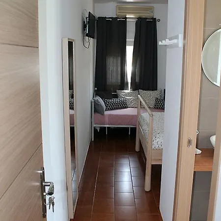 Hostal Montilla Sotogrande-2